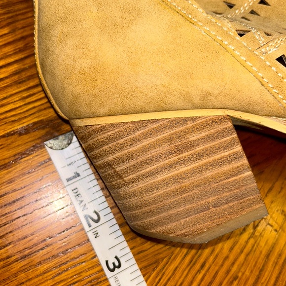 Mi.iM Tan BOOTIES🥾with Cutouts & Heels Size 6.5 Almost LIKE NEW!⭐️ - Picture 9 of 9